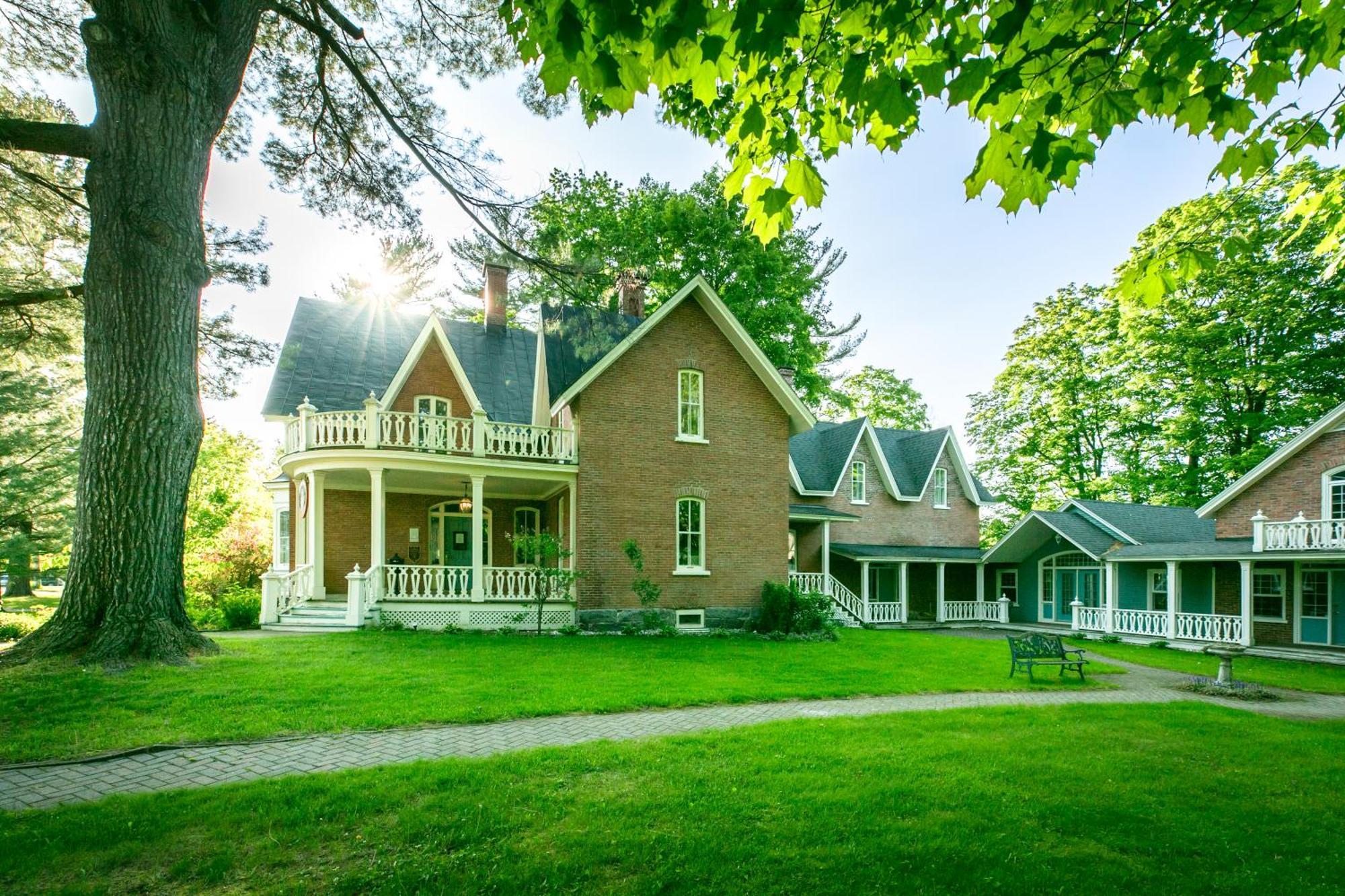 Manoir Sweetsburg Hotel Cowansville Exterior photo